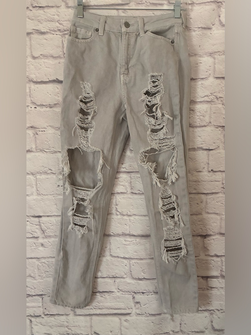 American Eagle Women's Light Gray Distressed Skinny Jeans - Size 0